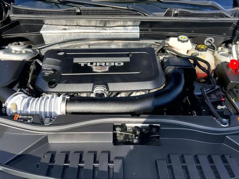 Used 2024 Cadillac XT4 Luxury w/ Cold Weather Package image 31