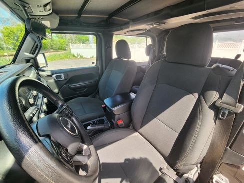 Used 2018 Jeep Wrangler Sport image 11