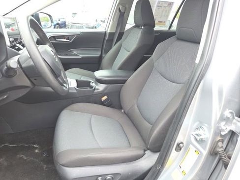 Used 2025 Toyota RAV4 XLE AWD/4WD image 9