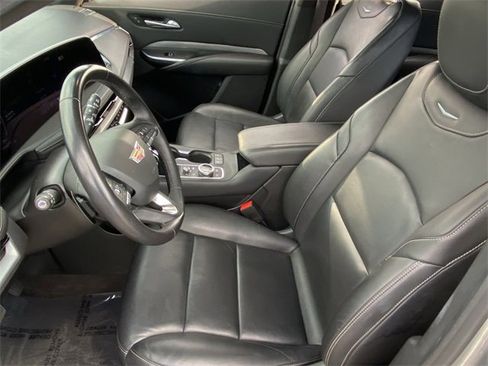 Used 2024 Cadillac XT4 Premium Luxury image 6