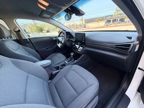 Used 2020 Hyundai Ioniq SE FWD image 13