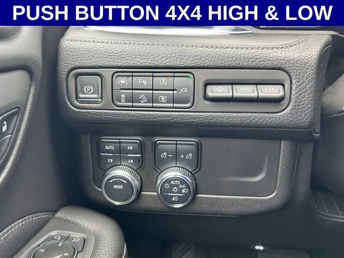 Used 2022 GMC Yukon Denali AWD/4WD image 18