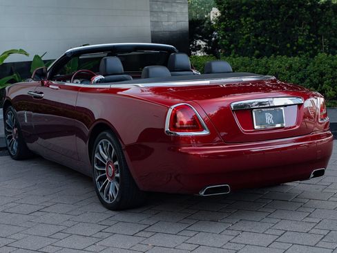 Used 2018 Rolls-Royce Dawn RWD image 18