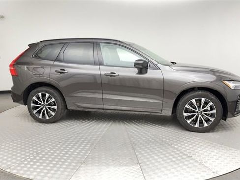 Certified 2025 Volvo XC60 B5 Plus image 9