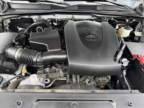 Certified 2021 Toyota Tacoma SR5 AWD/4WD image 22