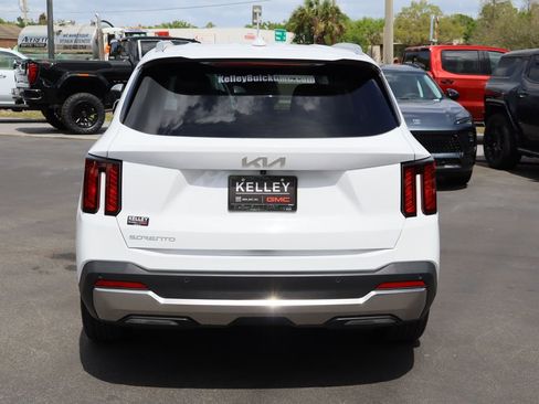 Used 2025 Kia Sorento S image 7