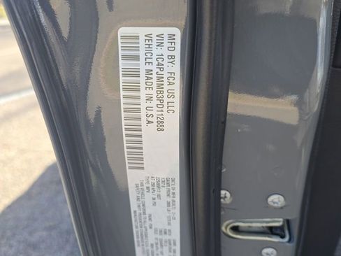 Used 2023 Jeep Cherokee Altitude Lux image 30