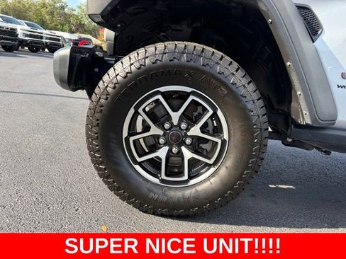 Used 2024 Jeep Wrangler Unlimited Rubicon AWD/4WD image 9