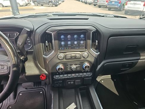 Used 2022 GMC Sierra 1500 AT4 w/ AT4 Premium Package AWD/4WD image 11