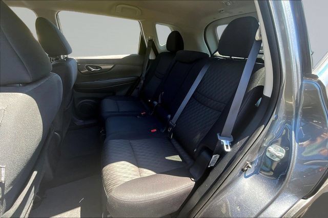 Used 2017 Nissan Rogue SV AWD/4WD image 22