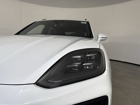 Certified 2025 Porsche Cayenne S AWD/4WD image 11