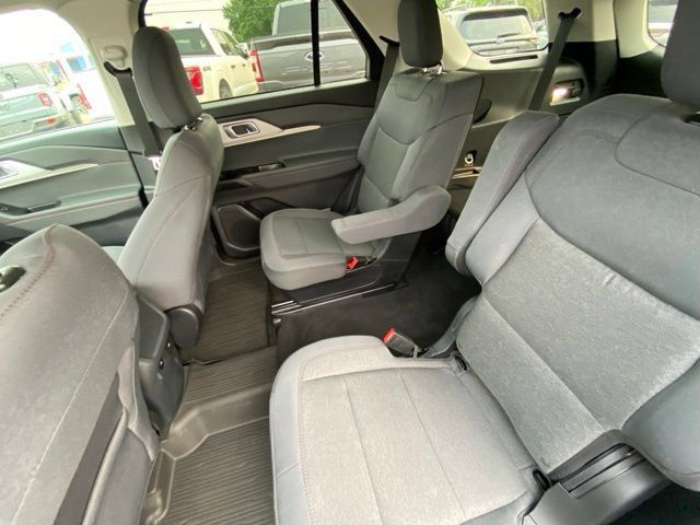 Used 2025 Ford Explorer Active AWD/4WD image 14