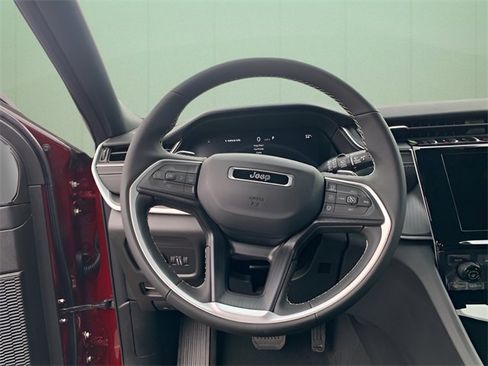 New 2025 Jeep Grand Cherokee L Altitude image 19