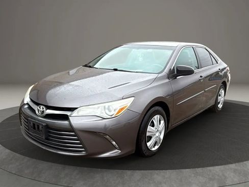 Used 2015 Toyota Camry LE image 14
