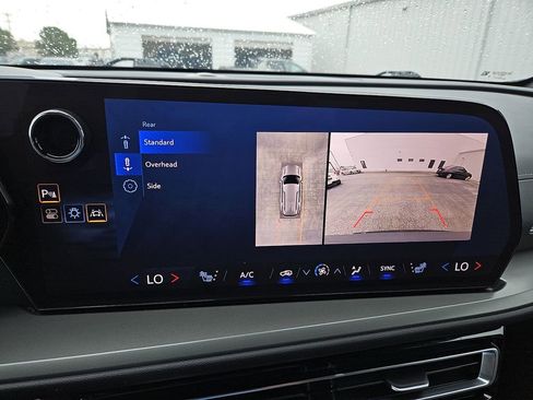 Used 2024 Chevrolet Traverse LT image 26