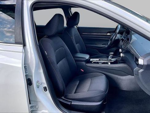 Certified 2024 Nissan Altima 2.5 SV w/ SV Premium Package FWD image 9