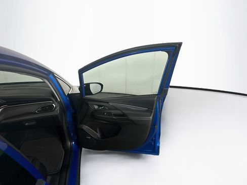 Used 2022 Chevrolet Bolt LT w/ Infotainment Package FWD image 30