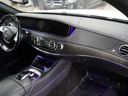 Used 2017 Mercedes-Benz S 550 Sedan w/ Premium Package image 24