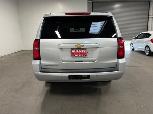 Used 2020 Chevrolet Suburban LT RWD image 4