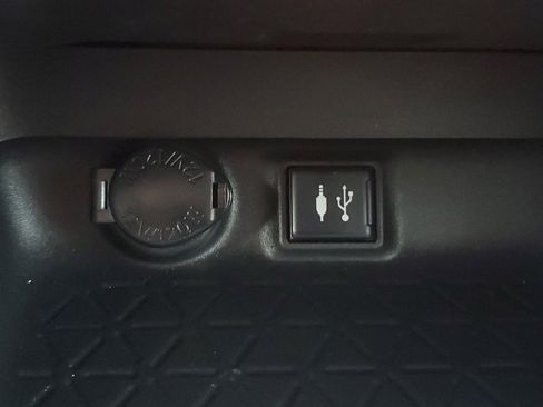 Used 2019 Toyota RAV4 XLE FWD image 26