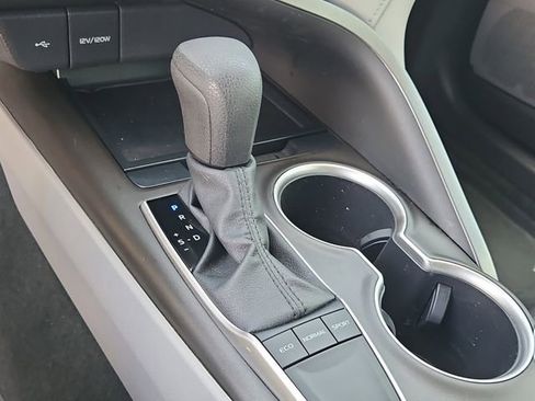 Used 2022 Toyota Camry LE image 29