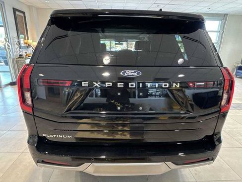 Certified 2025 Ford Expedition Platinum w/ Driver's Package AWD/4WD image 4