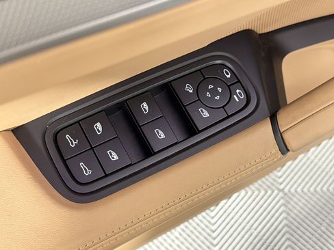 Certified 2024 Porsche Cayenne S AWD/4WD image 13