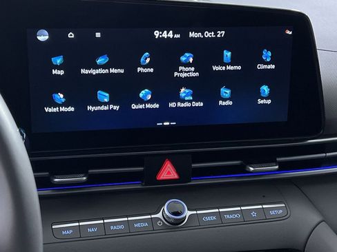 Used 2025 Hyundai Elantra SEL image 28