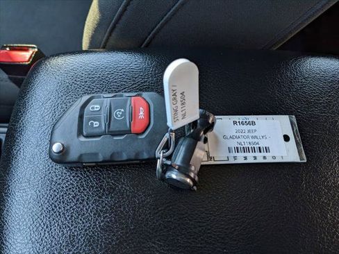 Certified 2022 Jeep Gladiator Willys image 39