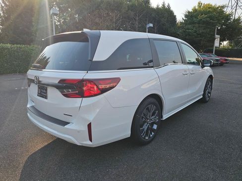 New 2026 Honda Odyssey Touring image 7