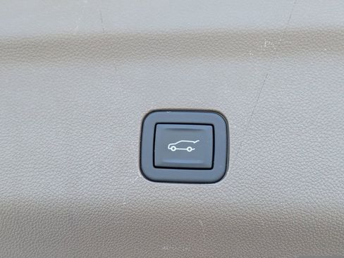 Used 2023 GMC Yukon XL Denali AWD/4WD image 13