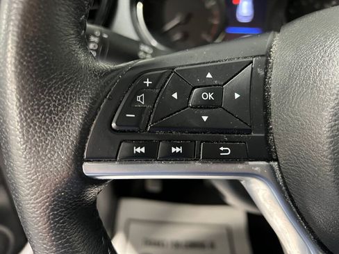 Used 2019 Nissan Rogue SV image 11