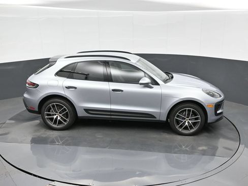 Certified 2022 Porsche Macan AWD/4WD image 31