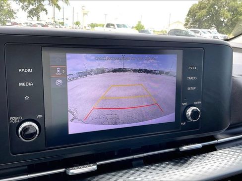 Used 2023 Kia Carnival LX FWD image 13