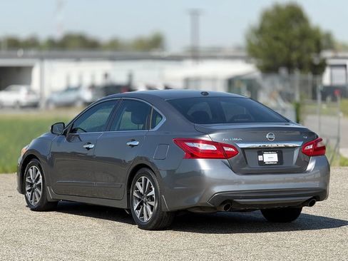 Used 2017 Nissan Altima 2.5 SL w/ Moonroof Package image 7