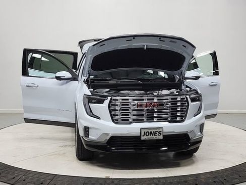 New 2026 GMC Acadia Denali w/ Super Cruise Package FWD image 10