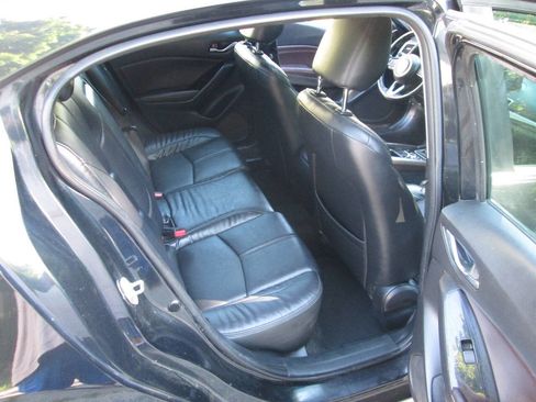 Used 2017 MAZDA MAZDA3 Touring FWD image 16