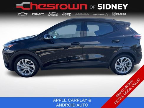 Used 2022 Chevrolet Bolt EUV LT w/ Comfort Package image 2