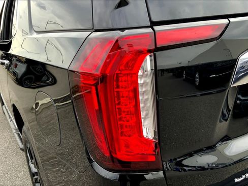 Used 2022 GMC Yukon SLT w/ SLT Luxury Package image 27