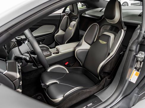 Used 2025 Aston Martin Vanquish image 12