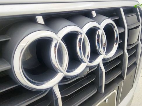 Used 2023 Audi Q7 3.0T Premium Plus w/ Premium Plus Package AWD/4WD image 16