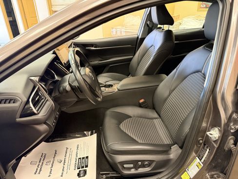 Used 2023 Toyota Camry SE FWD image 6