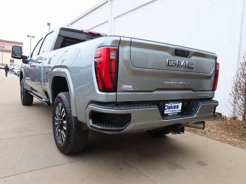 Used 2024 GMC Sierra 2500 Denali Ultimate image 5