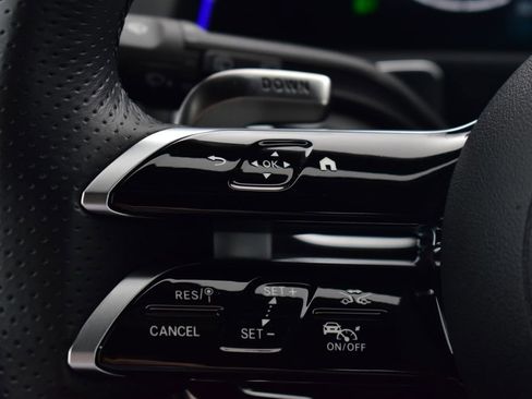 Certified 2025 Mercedes-Benz GLB 35 AMG 4MATIC image 17