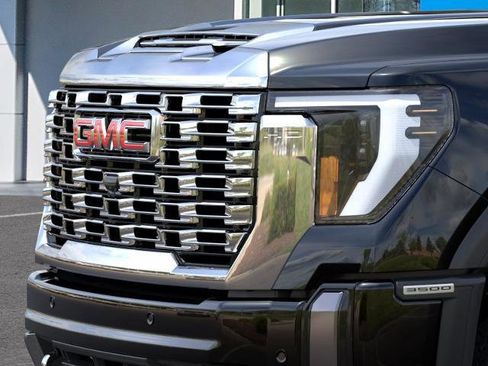 New 2026 GMC Sierra 3500 Denali w/ Denali Reserve Package AWD/4WD image 37