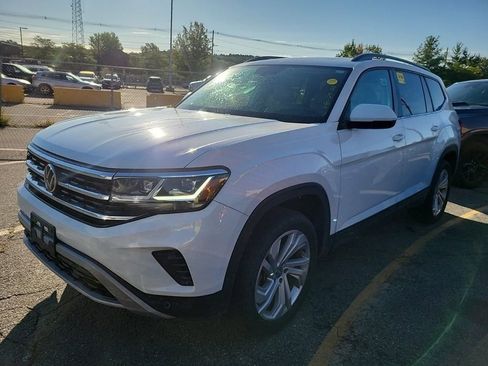 Used 2022 Volkswagen Atlas SE image 2
