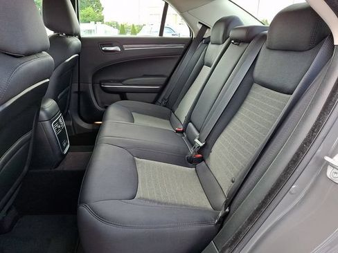 Used 2018 Chrysler 300 Touring RWD image 10