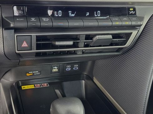 Used 2025 Toyota Camry SE w/ Convenience Package FWD image 20