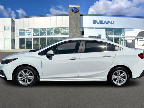 Used 2017 Chevrolet Cruze LT w/ Convenience Package FWD image 9