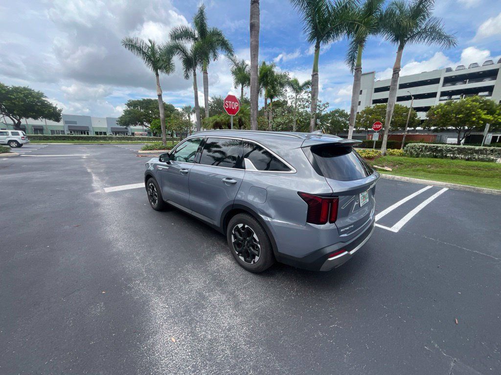 Used 2024 Kia Sorento S FWD image 6